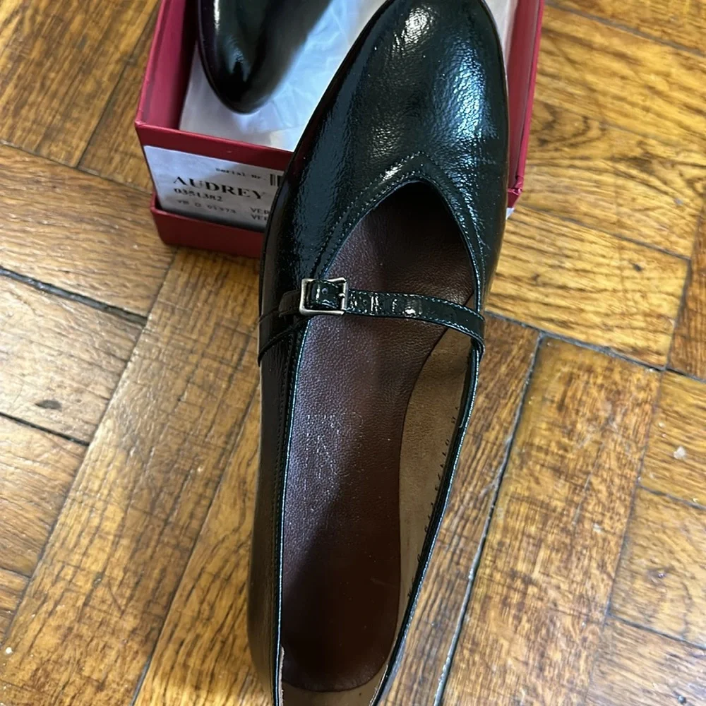 NEW Ferragamo Audrey shoes 8AA Narrow - Picture 2 of 7